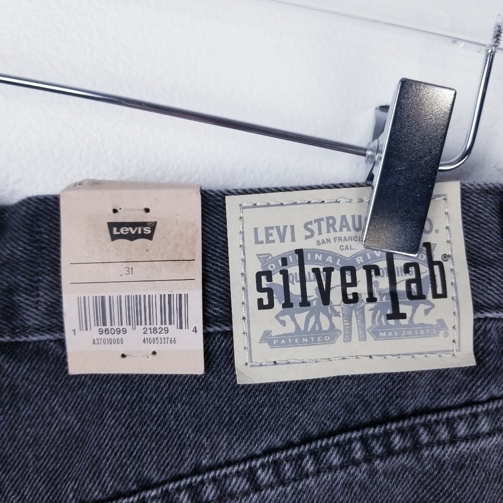 Levi's SilverTab A3701000 High-Waisted Mom Shorts Black NWT size 31 - Picture 5 of 9